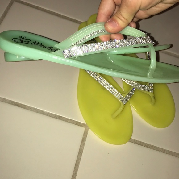 Set of rubber flip flops - Picture 4 of 6